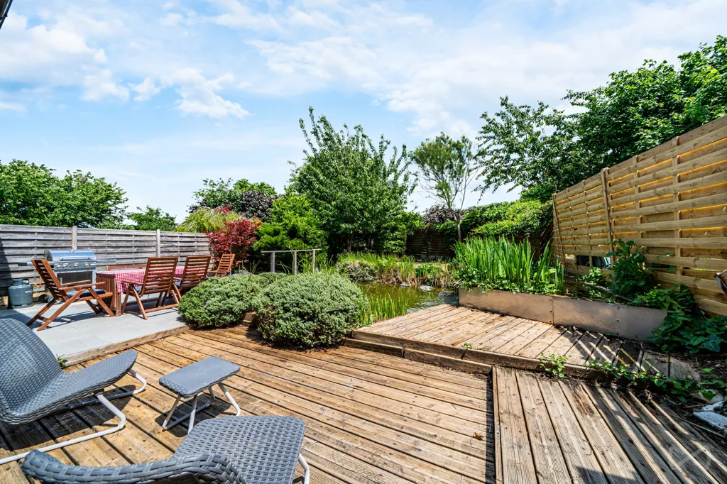 Aed - Three-Storey House with Terrace in Bray