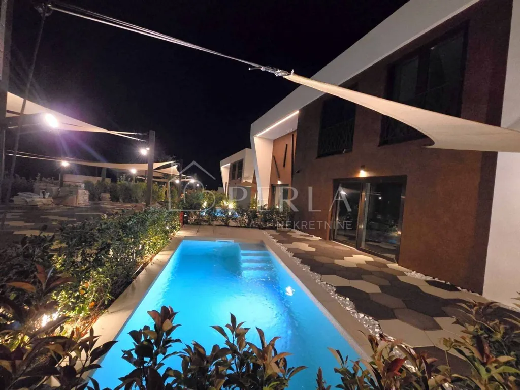 Bassein - Smart Home Villa with Private Pools in Nin