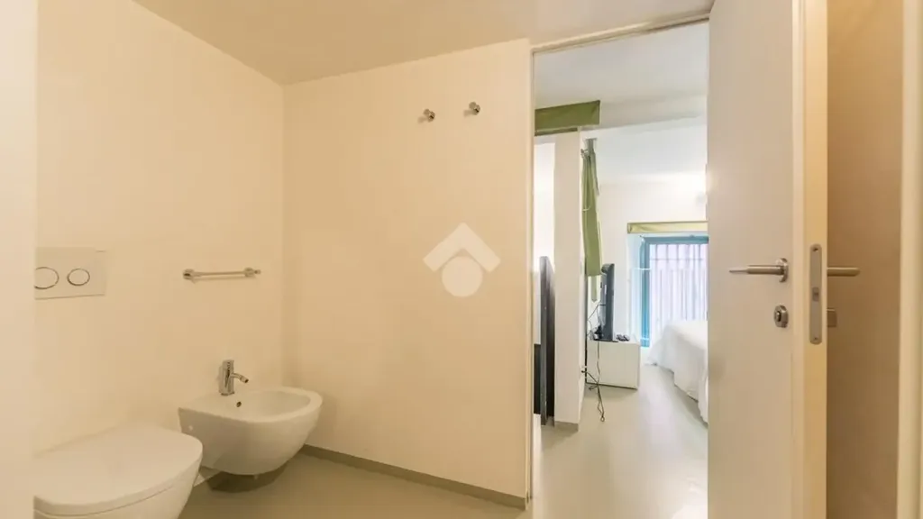 Salles de bain - Charm Loft with Streetfront Windows in Milan
