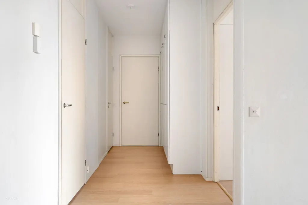 Entrée - Three-Room Flat with Balcony in Kauklahti
