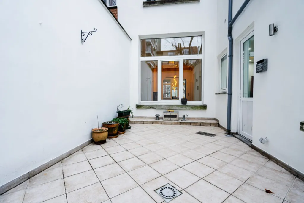 Aed - Spacious Room in Shared House, Square Gutenberg