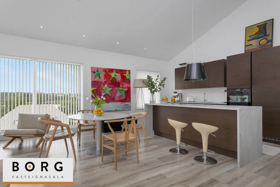 Salle à manger - Penthouse with Large Balcony in Kópavogur