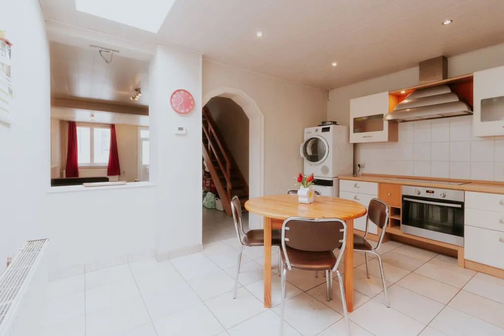 Cuisine - Maison avec Jardin Urbain à Renaix