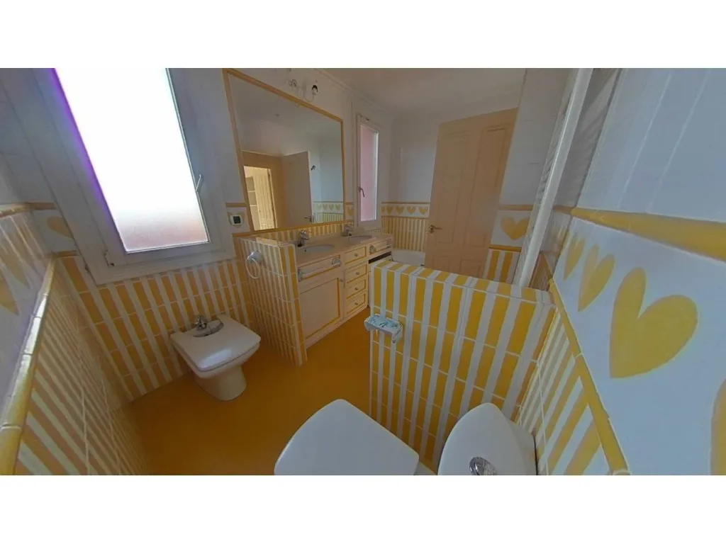 Salles de bain - Five-Bedroom House with Indoor Pool in Mungia