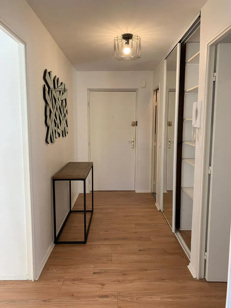 Ingresso - 3-Bedroom Flat with Loggia in Rueil-Malmaison