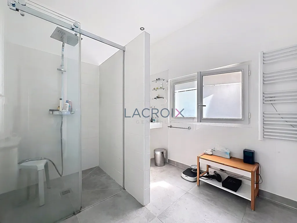 Bathrooms - Charming House with South-Facing Terrace in Gentilly
