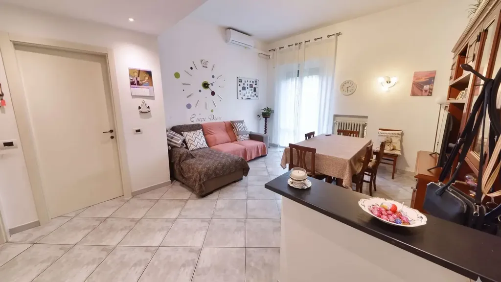 Séjour - Quadrilocale with Two Outdoor Spaces in Como