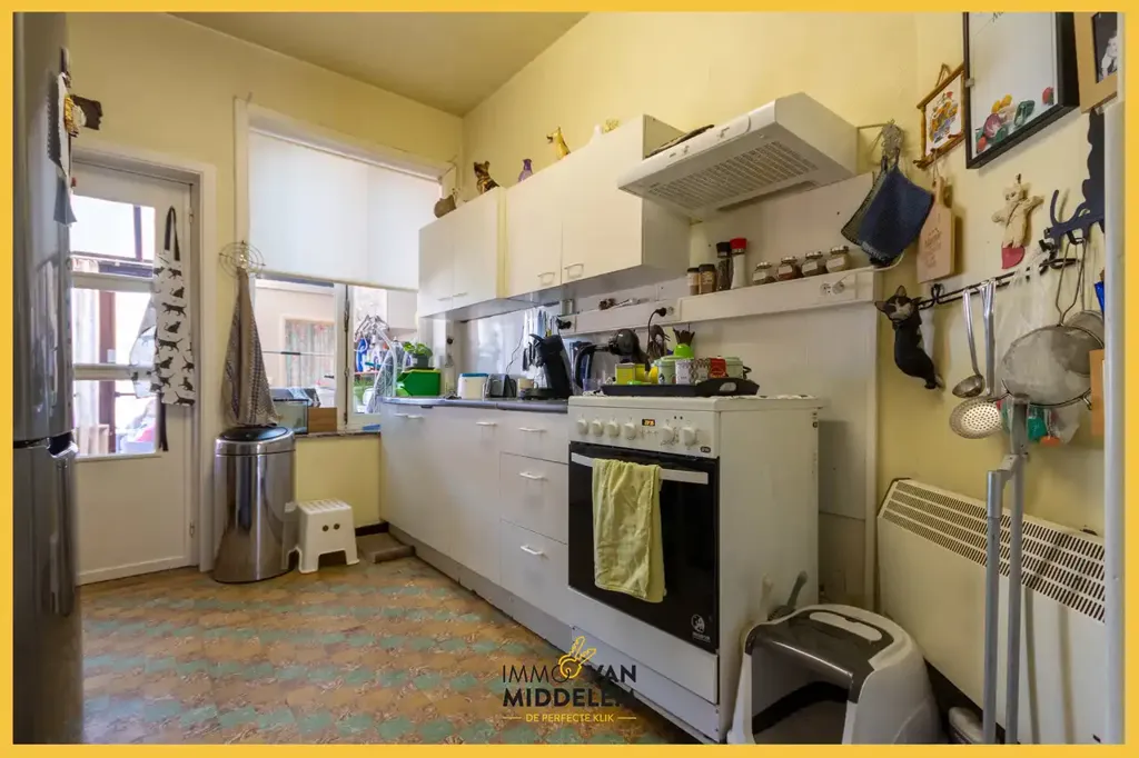 Cuisine - Appartement avec 3 Chambres et Zolder Inconstructible à Proximité des Transports