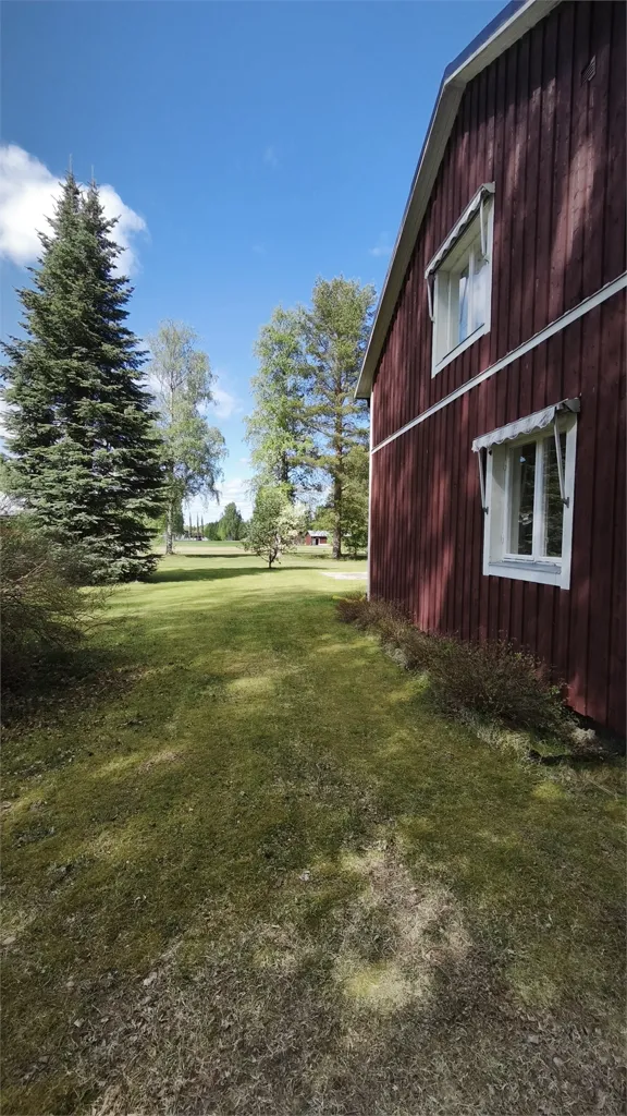 Aed - Charming Red Cottage with Garden in Junsele