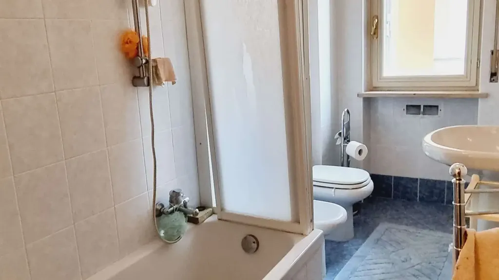 Salles de bain - Apartment with Balcony in Piacenza
