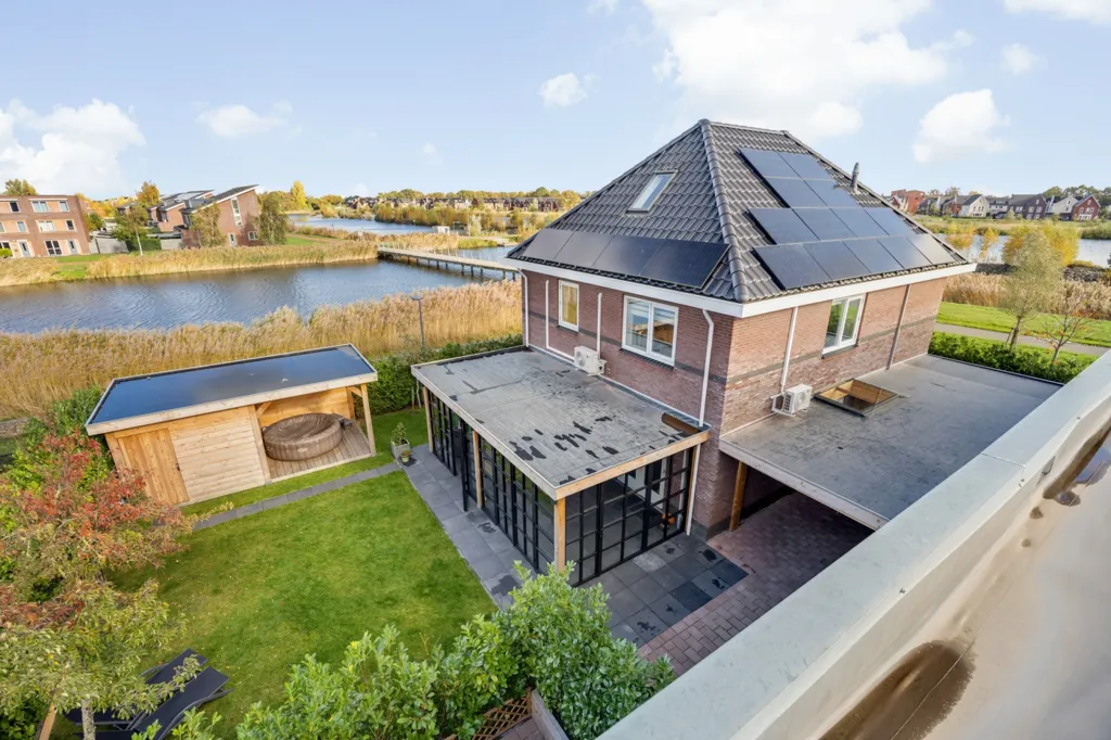 Õhuvaade - Detached House with Business Hall in Breda