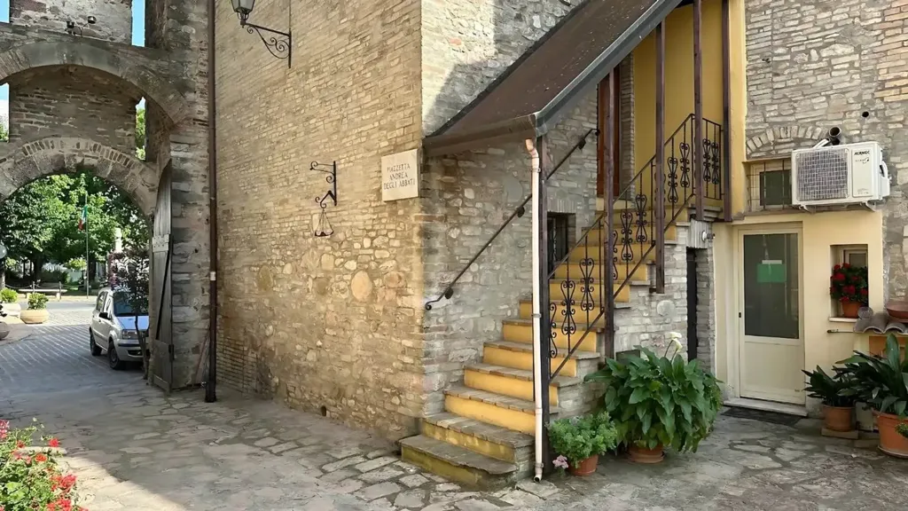 Jardin - Historic Townhouse with Two Entrances in Assisi