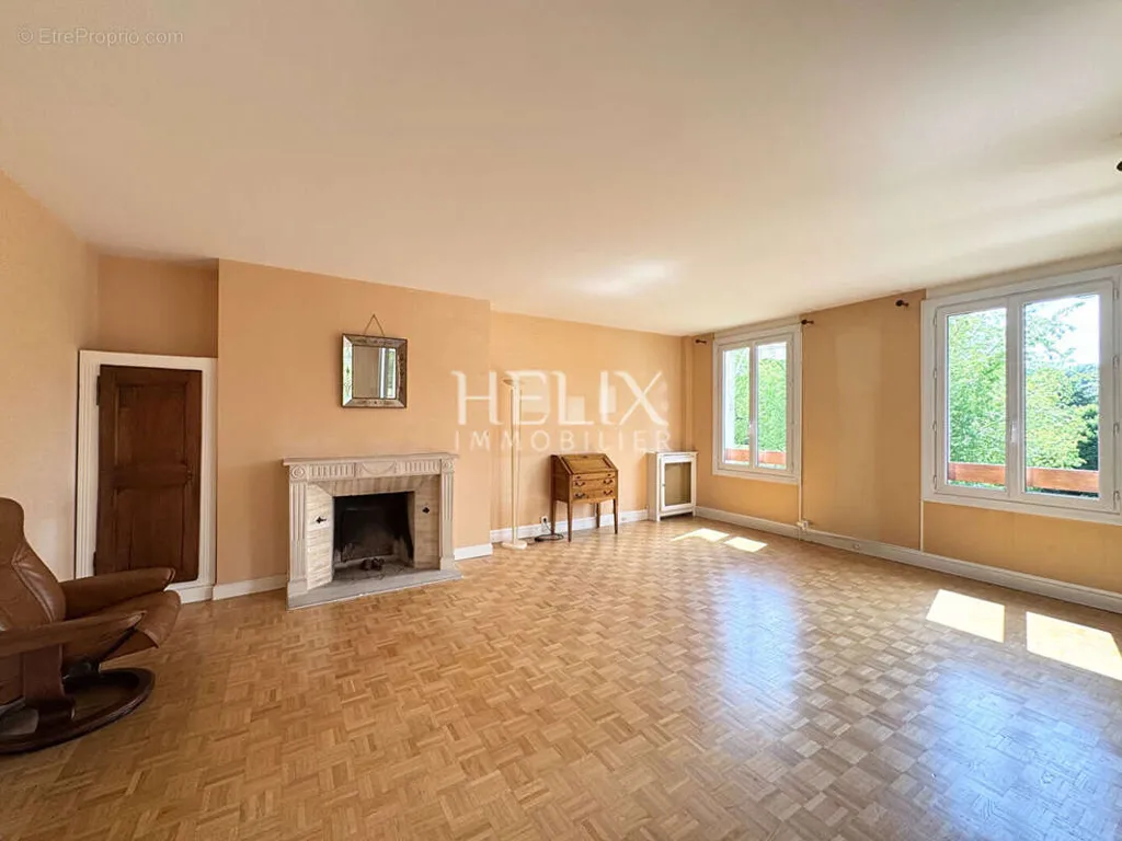Soggiorno - Spacious Apartment with Balcony in Louveciennes