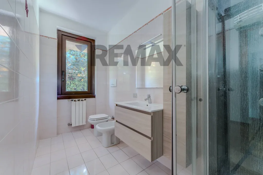 Bathrooms - Single Villa with Garden in Bonate Sopra