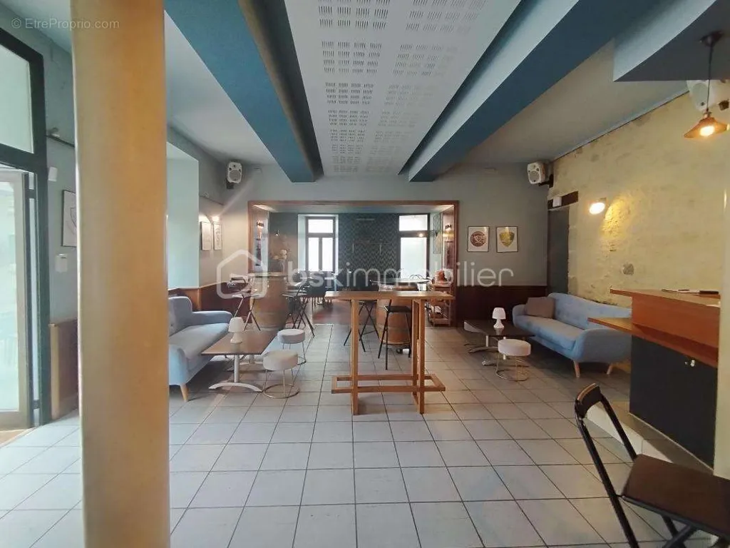 Rooms - Rental Building with Bar-Restaurant in Nérac