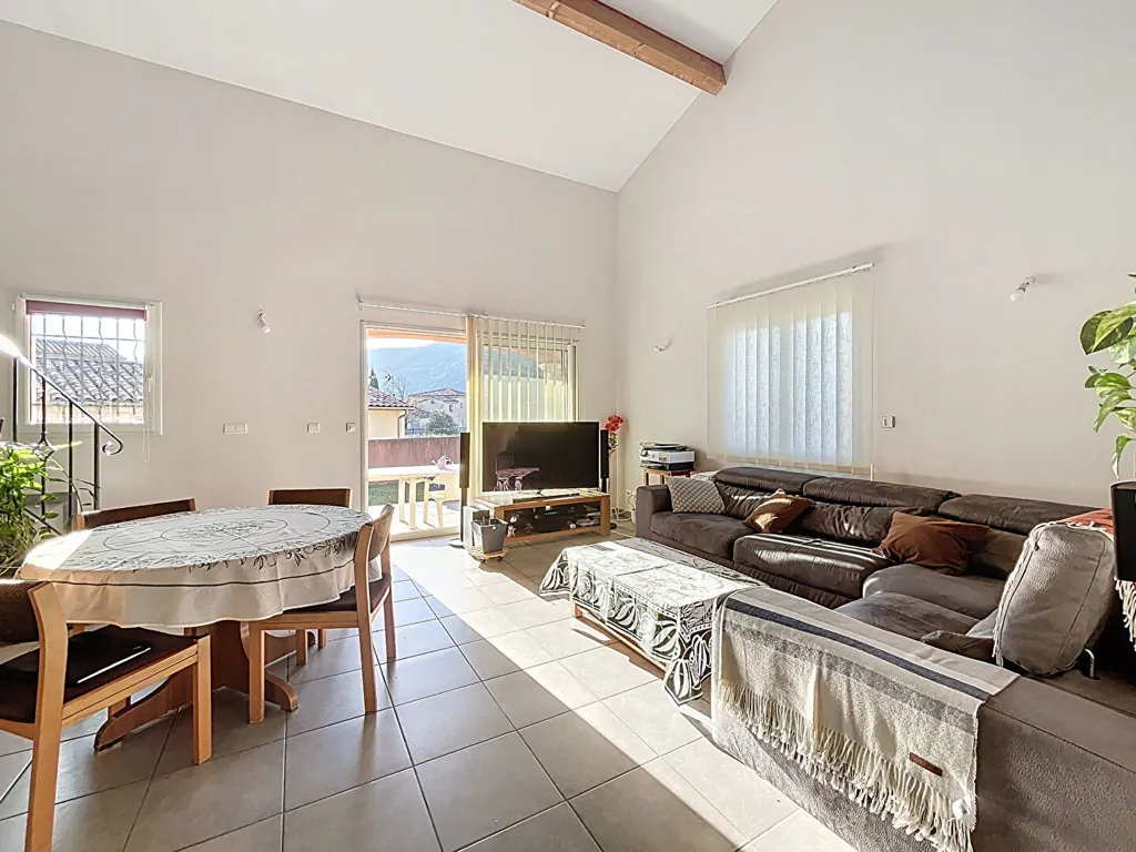 Séjour - Villa Contemporaine avec Piscine à Cruas