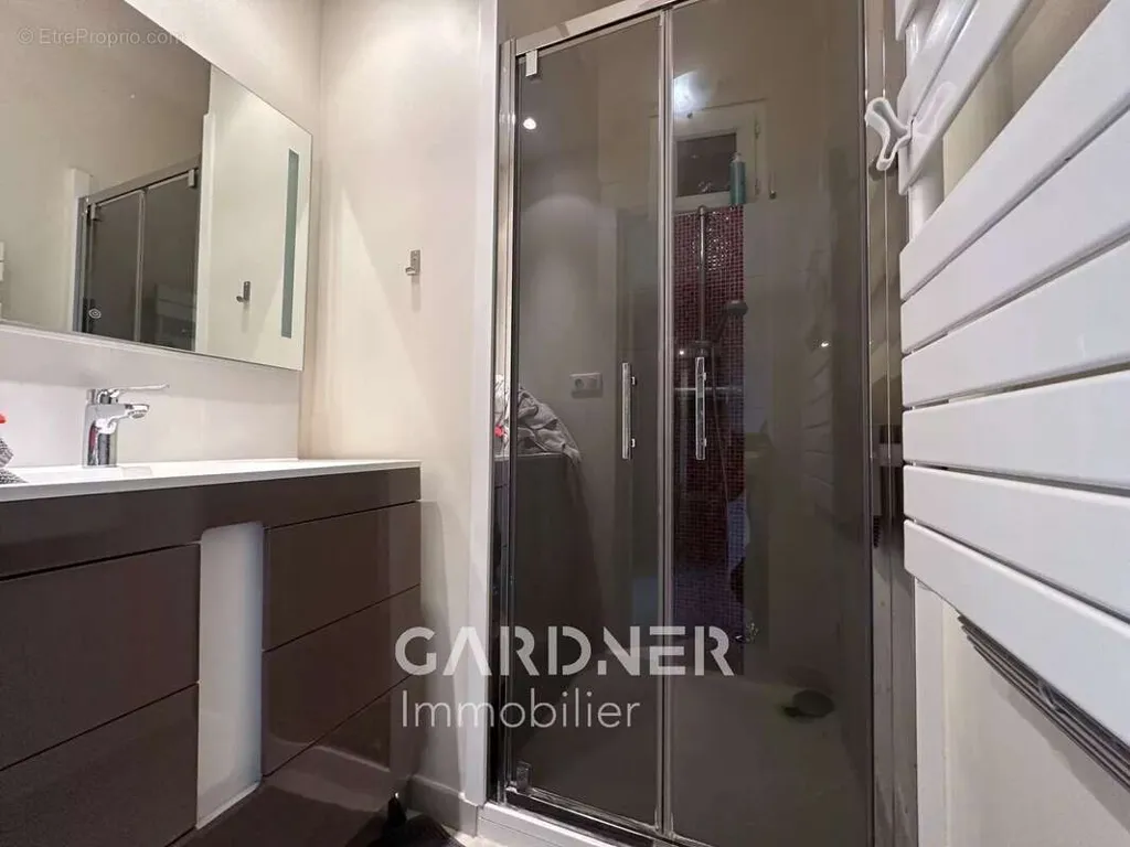 Salles de bain - Maison Luxueuse avec Vue sur le Garlaban à Aubagne