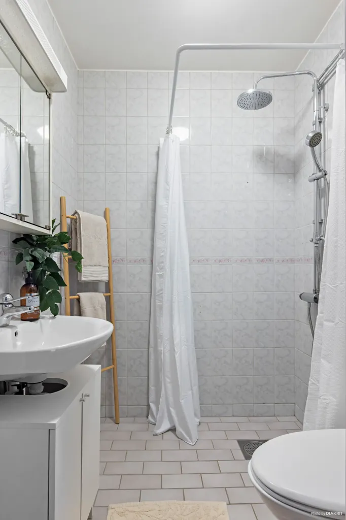 Bathrooms - Apartment with Balcony in Falköping