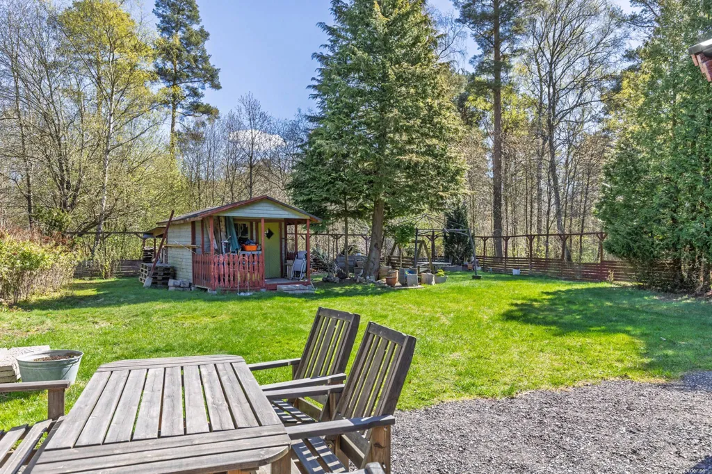 Aed - Villa with Garden in Varpeäng