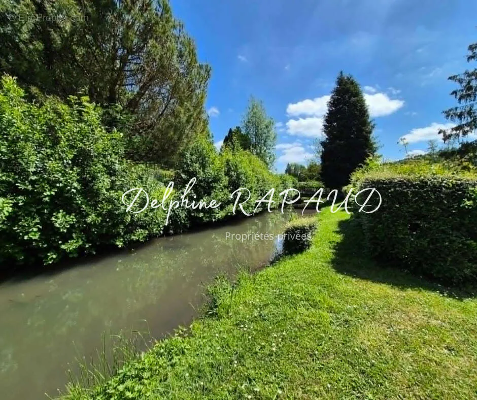 Garden - 2-Bedroom Flat with Parking in Nogent-le-Rotrou