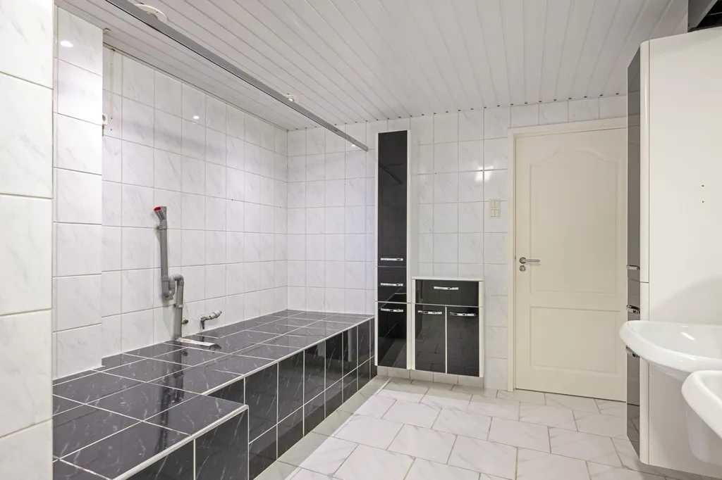 Salles de bain - Maison 11 pièces à Buchten