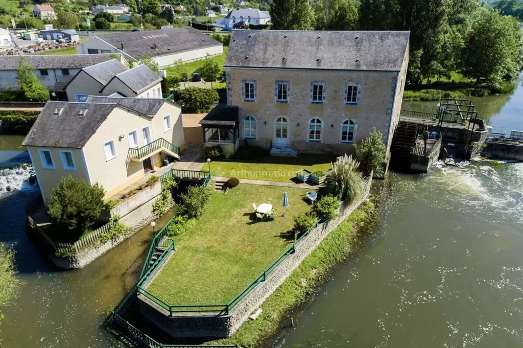 Vue aérienne - Moulin du 19ème Siècle dans un Environnement Unique