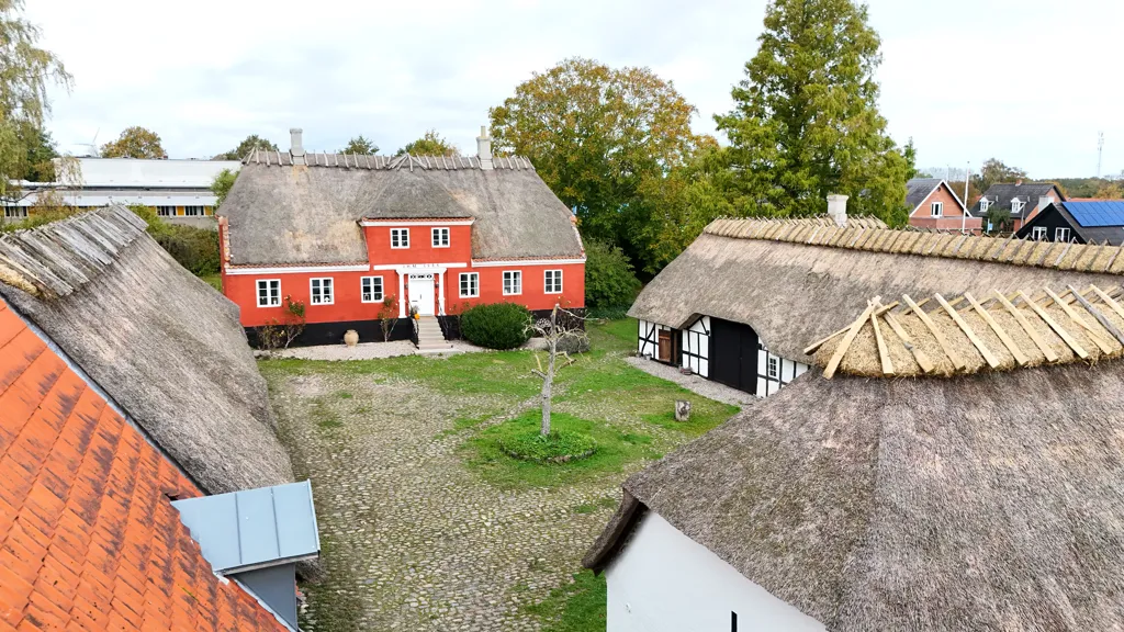 Välivaade - Villa with Multiple Outbuildings in Skårup, Fyn