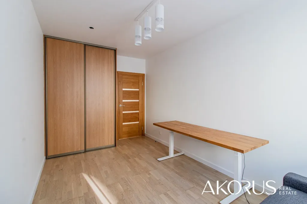 Bureau - Apartment with South-Facing Terrace in Žirmūnai