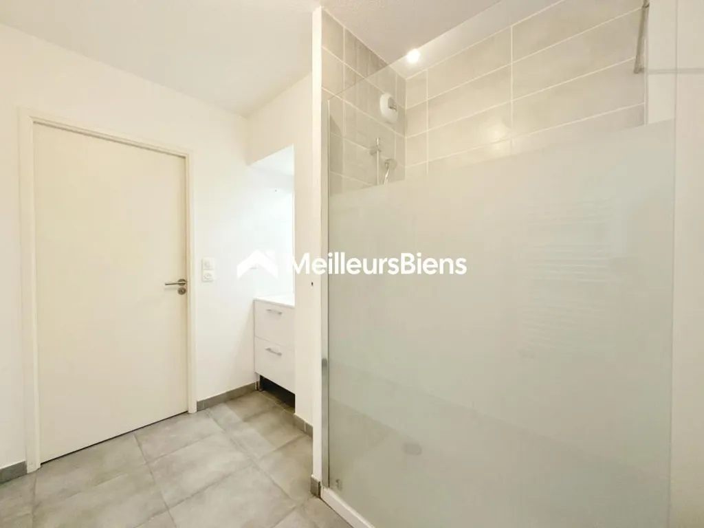 Vannitoad - Modern Flat with Terrace in Chateau Vert