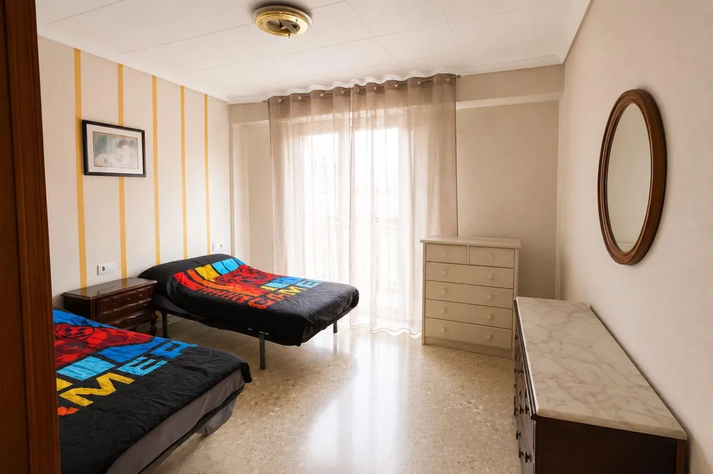 Magamistoad - Semi-reformed Apartment with Double Orientation in Torrefiel