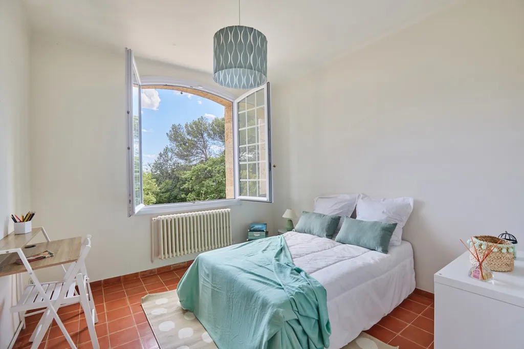 Bedrooms - Secure Reception Property with Pool in Aix-en-Provence