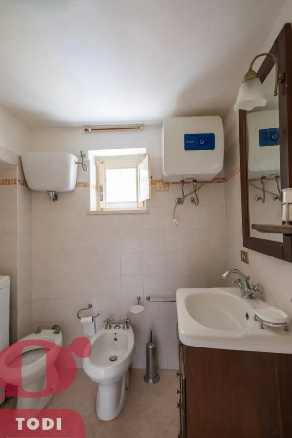 Salles de bain - Historic Two-Bedroom Apartment in Todi