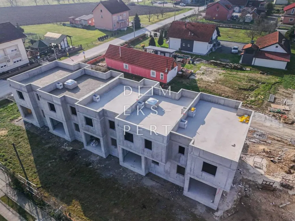 Vista aerea - Two-Storey Apartment with Garden in Rugvica