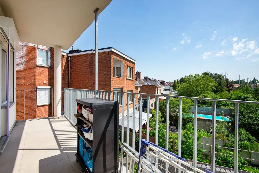 Balcon - Appartement Rénové avec Garage à Lier