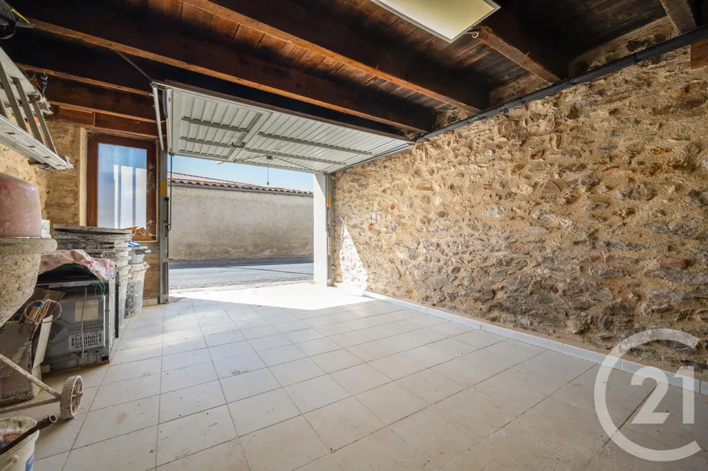 Garage - Historic House with Terraces in Valdéries