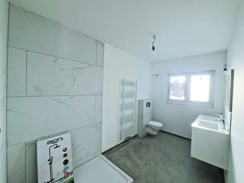Salles de bain - Maison neuve avec cinq chambres à Bertogne