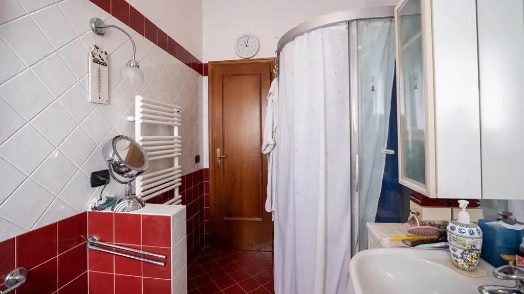 Bathrooms - Quadrilocale with Terrace in Campi Bisenzio