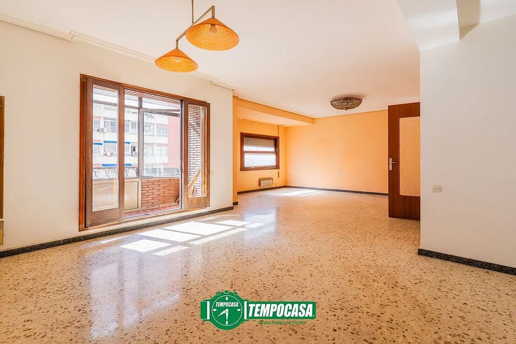 Pièces - Apartment with Balcony in Mestalla, Valencia