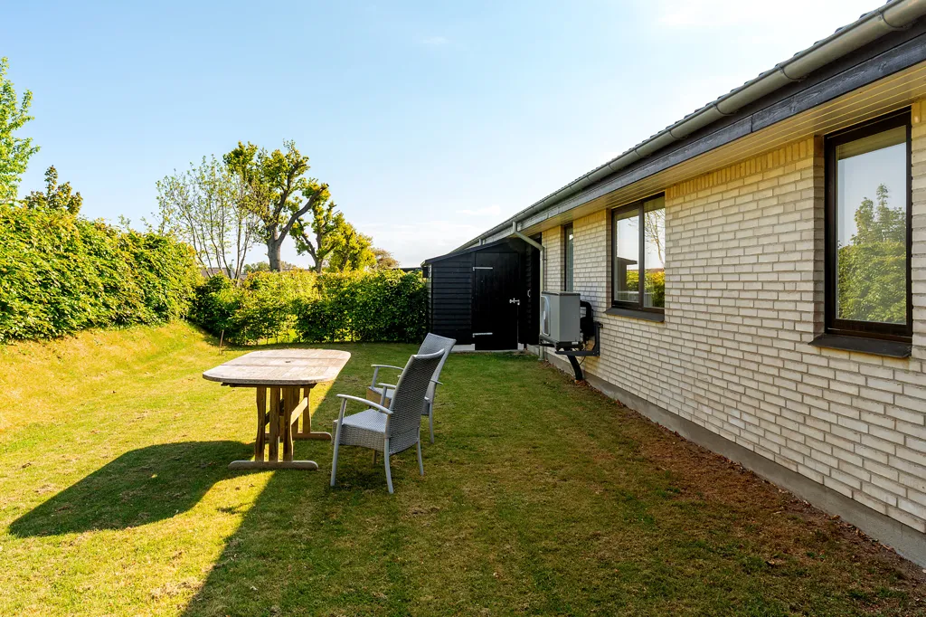 Garden - Modern Rowhouse with Garden in Ålsgårde