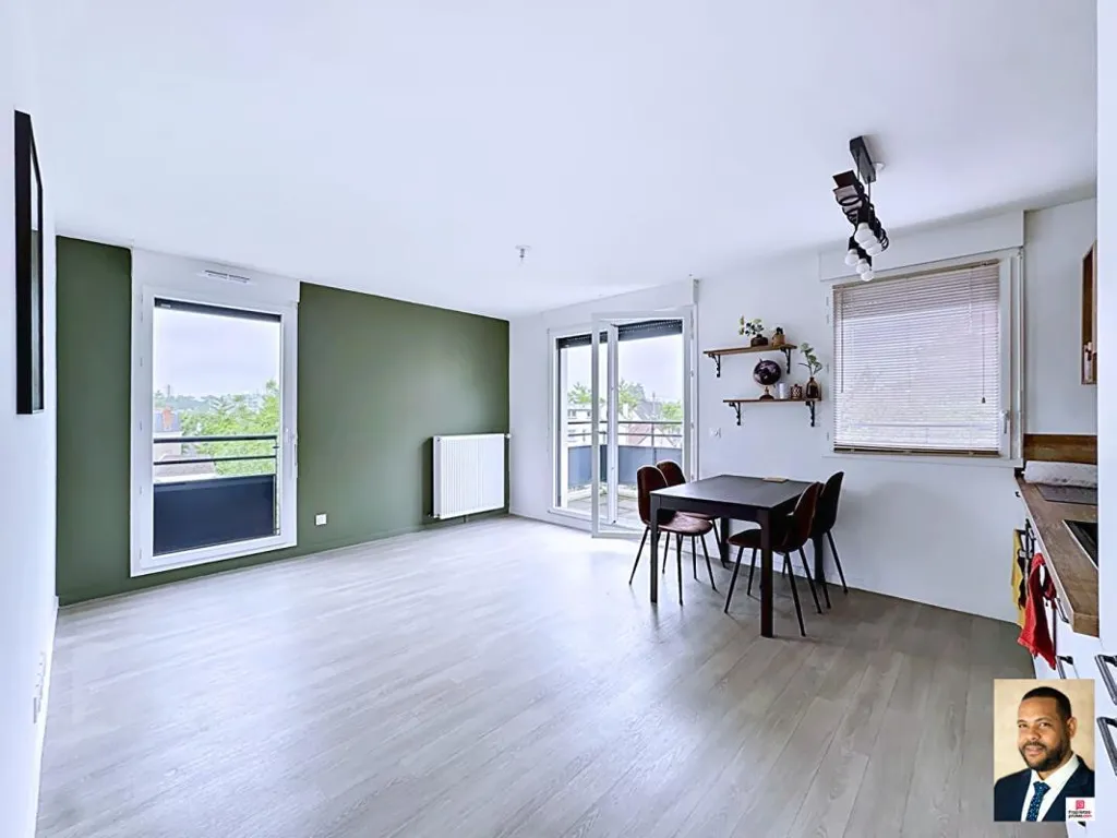 Elutuba - 3-Bed Flat with Balconies in Longjumeau
