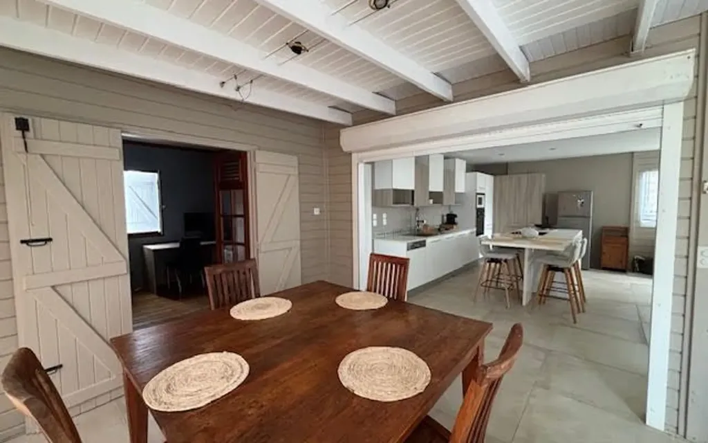 Salle à manger - Villa Meublée avec Piscine à Le Moule