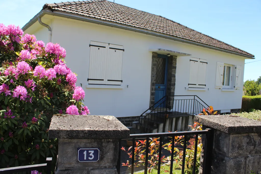 Extérieur - Maison avec Jardin et Garage à Mauriac
