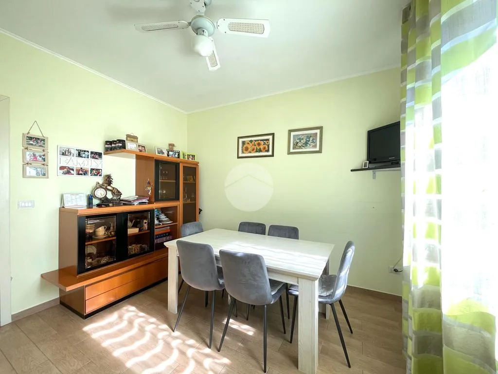 Salle à manger - Renovated Apartment with Mountain View in Brescia