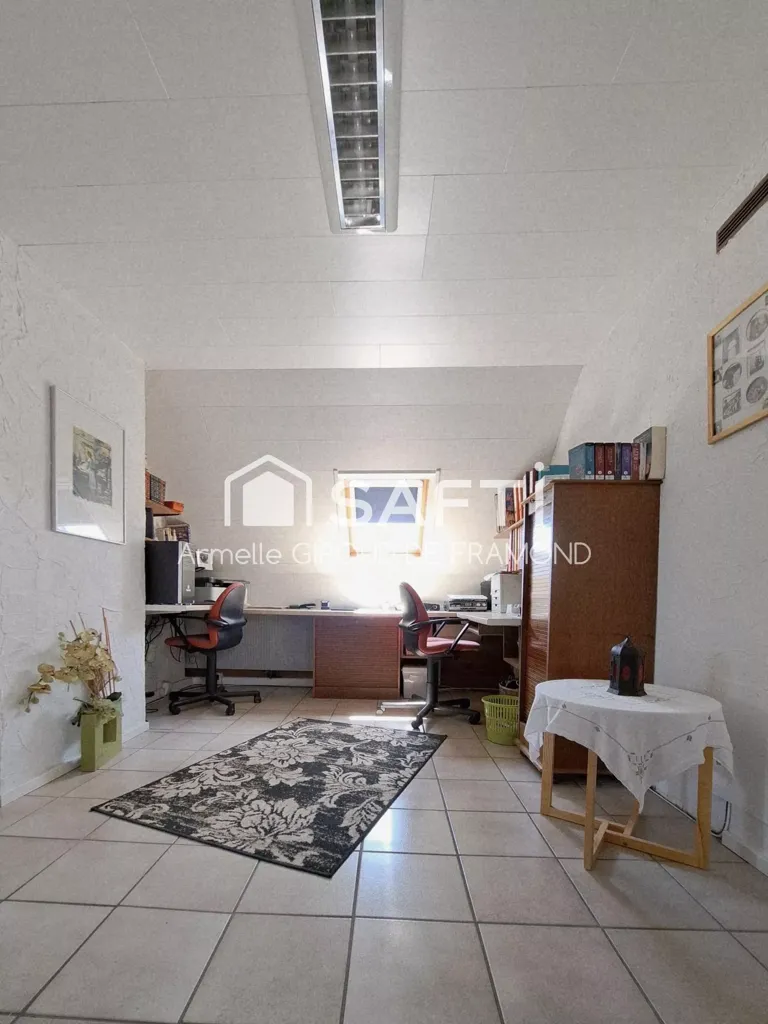 Bureau - Maison avec Piscine et Jacuzzi à Saint-Bernard