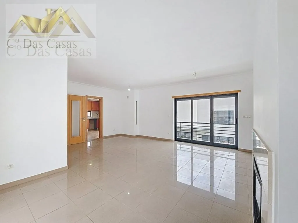 Living Room - Modern House in Final Renovation in Almada