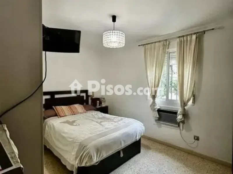 Magamistoad - First Floor Flat with Garden in Pino Montano