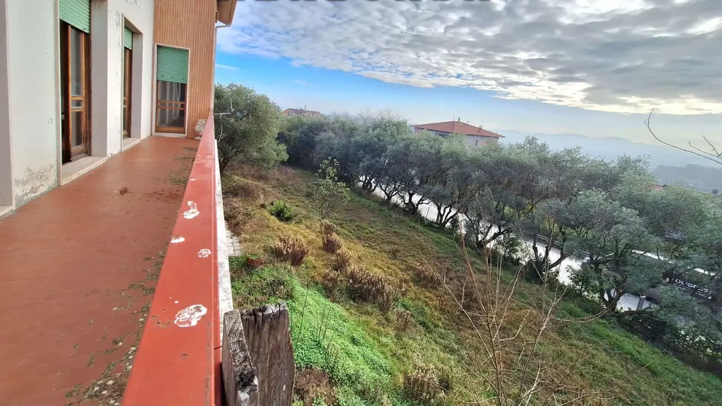 Rõdu - Independent House with Large Garden in Osimo