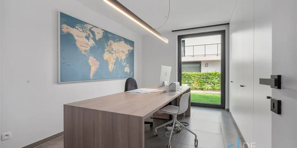 Bureau - Appartement avec jardin et entrée privée à Lochristi