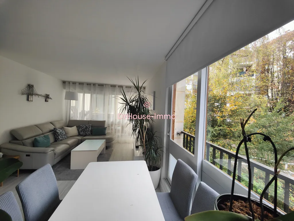 Terrass - Spacious Flat with Pool in Le Chesnay-Rocquencourt