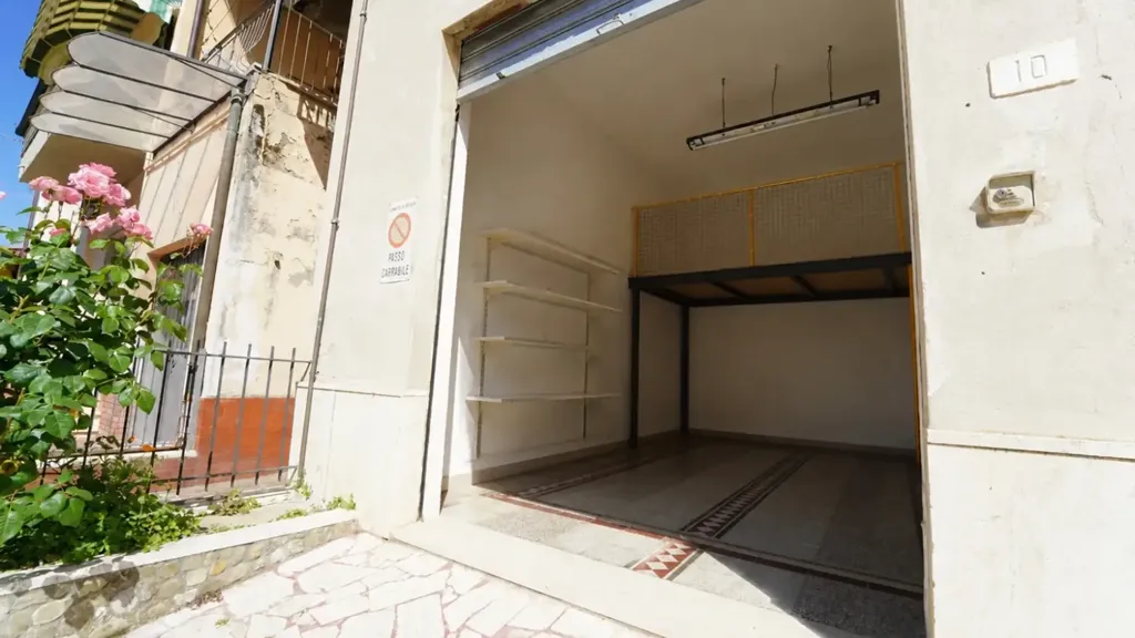 Garage - Quadrilocale with Balcony and Garage in Certaldo